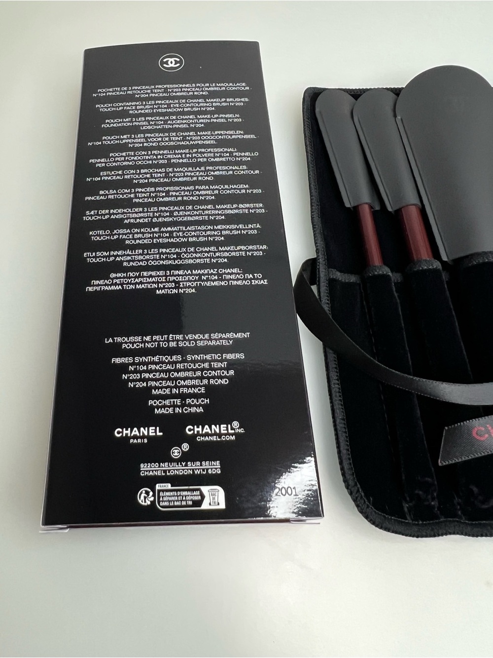 🌹Chanel Les Pinceaux Rouge Noir Makeup Brush Set (Limited Edition)🌹 - Picture 3 of 4